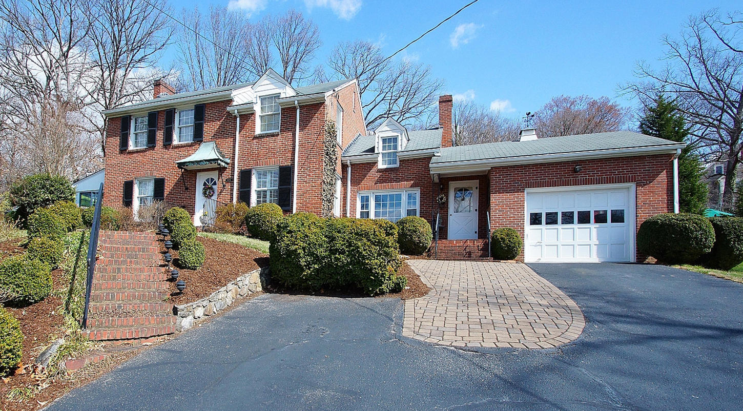 3020 Spring Road Southwest Roanoke, VA 24015 - Photo 1 of 33 dsc00184.jpg