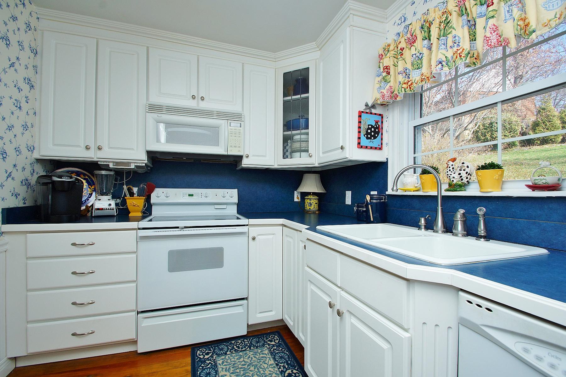 3020 Spring Road Southwest Roanoke, VA 24015 - Photo 5 of 33 dsc00060.jpg