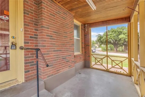 $125,000 | 819 West Liveoak Street, Coleman, TX 76834