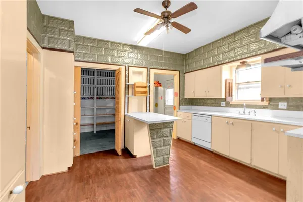 $125,000 | 819 West Liveoak Street, Coleman, TX 76834