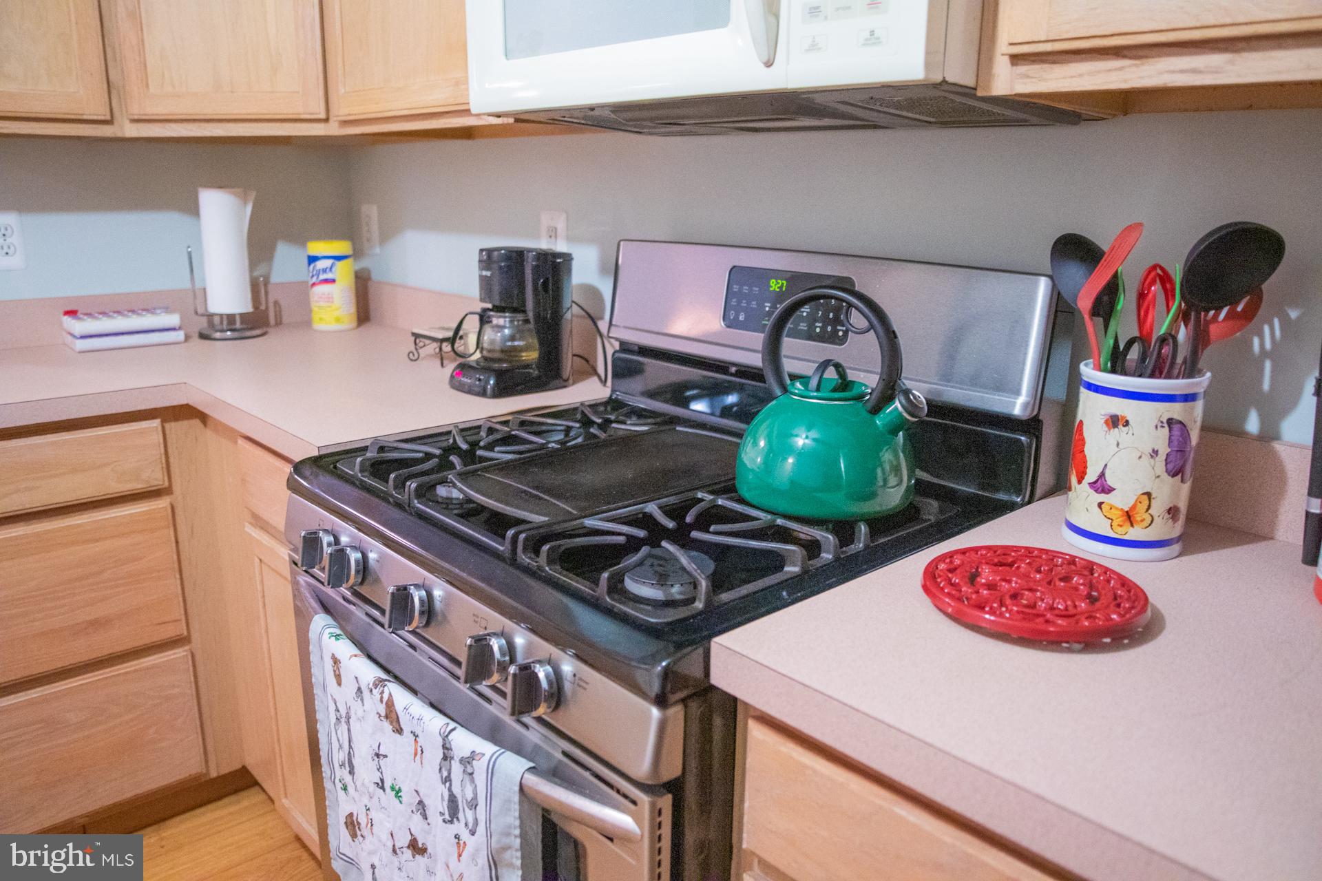 130I Pristine Place Sewell, NJ 08080 - Photo 16 of 44 5 Burner Gas Stove