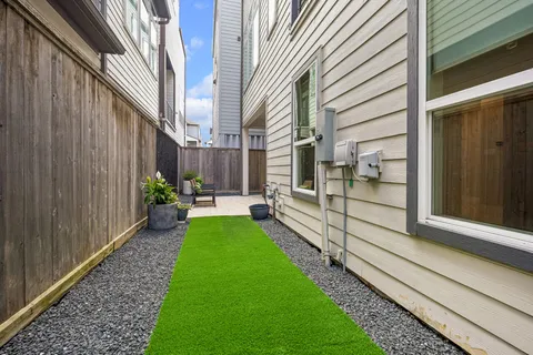 $700,000 | 2624 Fountain Key Boulevard, Houston, TX 77008