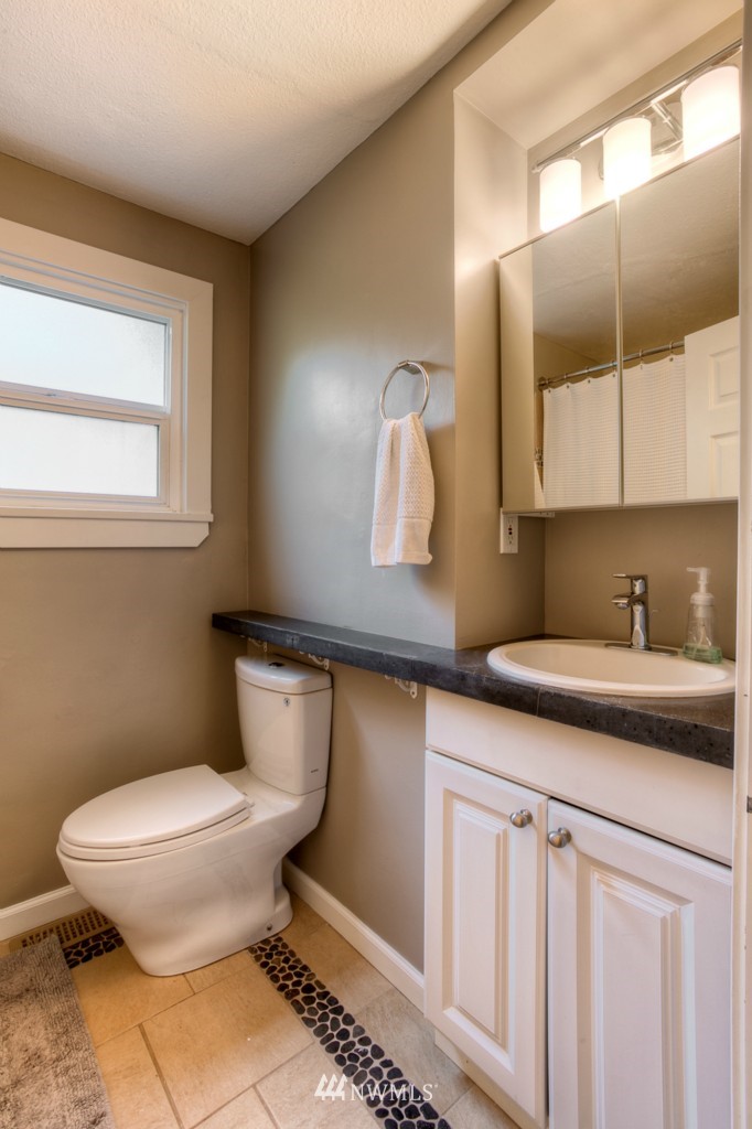 25215 Reith Road Kent, WA 98032 - Photo 10 of 16 Gallery Image 10