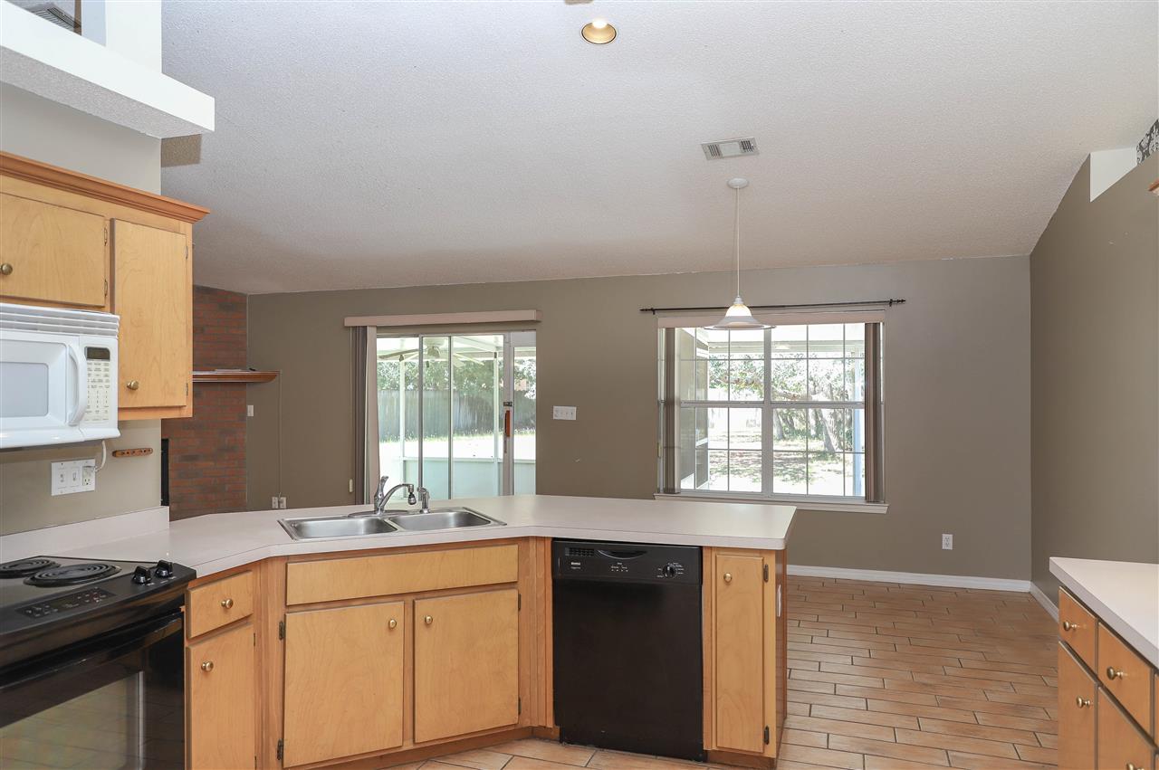 2741 Augustus Road Navarre, FL 32566 - Photo 8 of 32