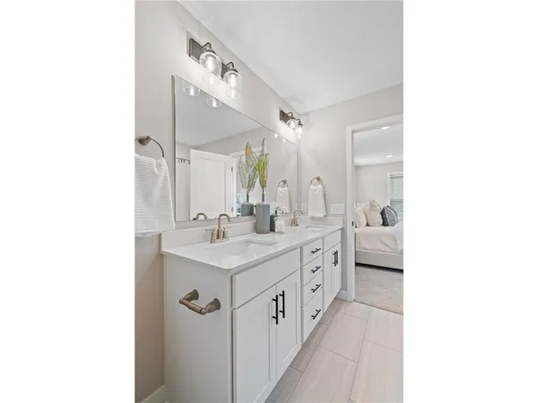 $4,275 | 10027 Newport Path, Woodbury, MN 55129