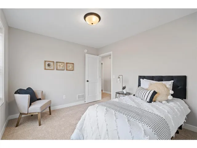 $4,275 | 10027 Newport Path, Woodbury, MN 55129