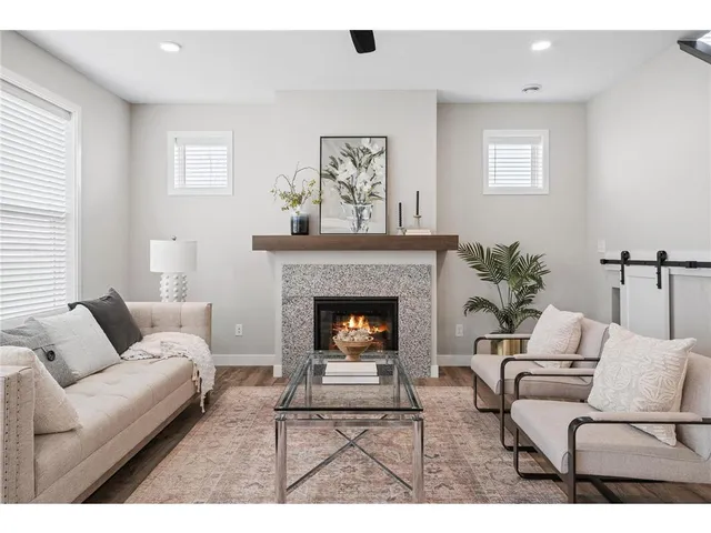 $4,275 | 10027 Newport Path, Woodbury, MN 55129