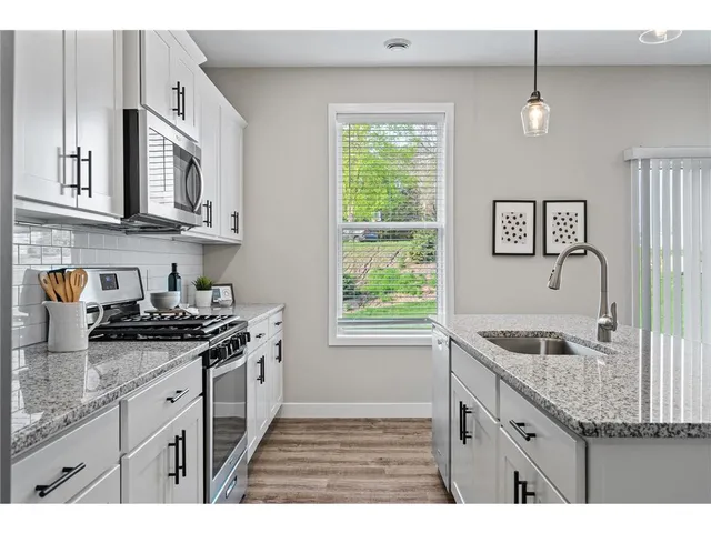 $4,275 | 10027 Newport Path, Woodbury, MN 55129