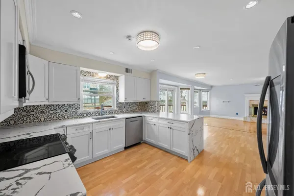 $1,100,000 | 8 Danny Court, North Brunswick, NJ 08902