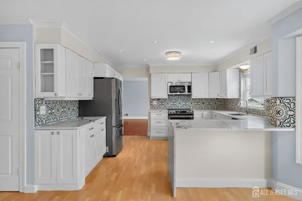 $1,100,000 | 8 Danny Court, North Brunswick, NJ 08902