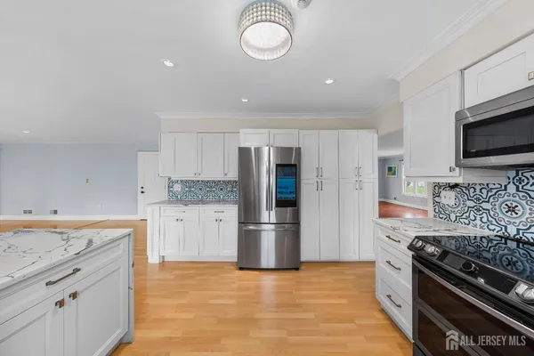 $1,100,000 | 8 Danny Court, North Brunswick, NJ 08902
