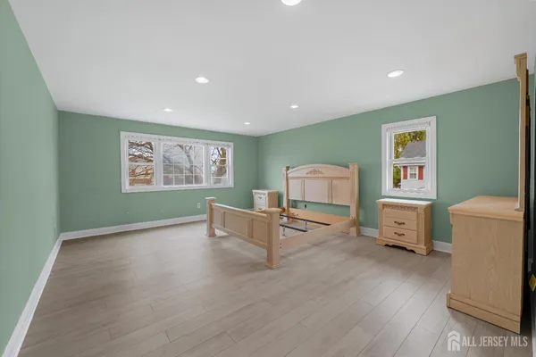 $1,100,000 | 8 Danny Court, North Brunswick, NJ 08902