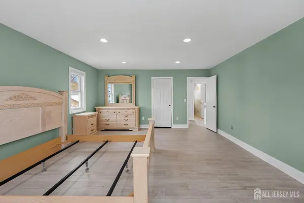 $1,100,000 | 8 Danny Court, North Brunswick, NJ 08902