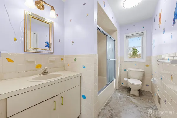 $1,100,000 | 8 Danny Court, North Brunswick, NJ 08902
