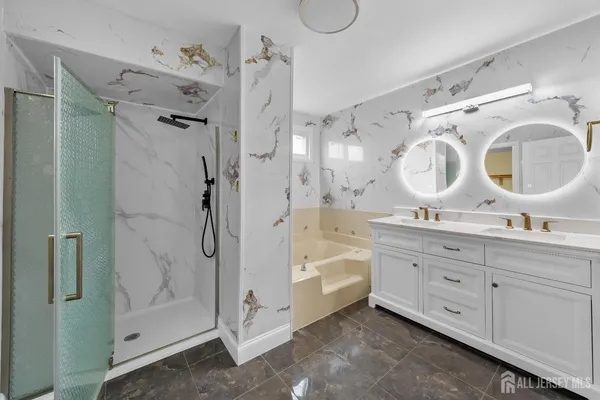 $1,100,000 | 8 Danny Court, North Brunswick, NJ 08902