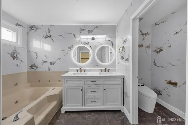 $1,100,000 | 8 Danny Court, North Brunswick, NJ 08902
