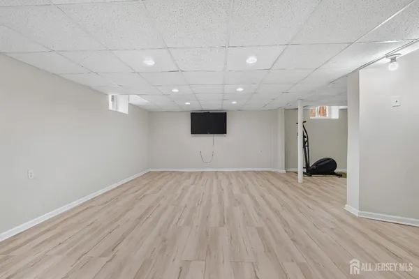 $1,100,000 | 8 Danny Court, North Brunswick, NJ 08902