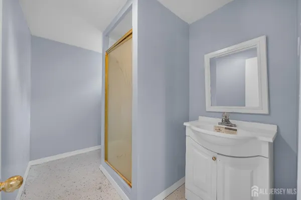 $1,100,000 | 8 Danny Court, North Brunswick, NJ 08902