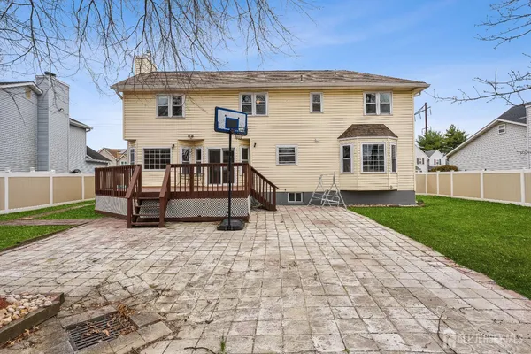 $1,100,000 | 8 Danny Court, North Brunswick, NJ 08902