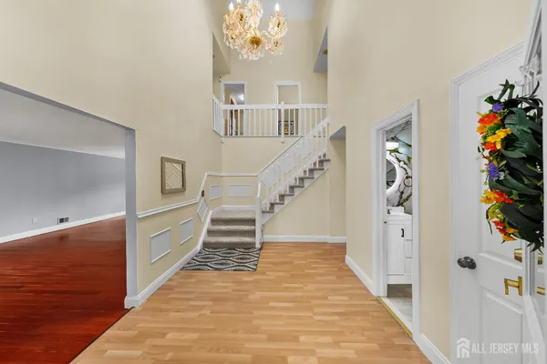 $1,100,000 | 8 Danny Court, North Brunswick, NJ 08902