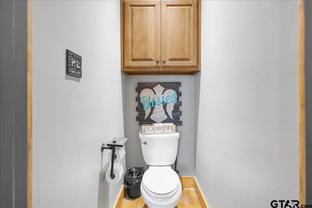 a bathroom with a toilet