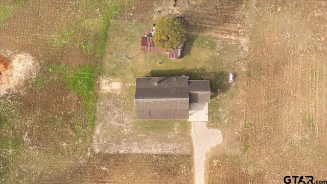 a view of yard with trees