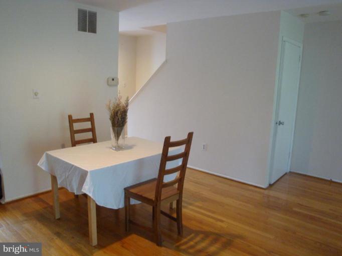 9 Stone Ridge Court Baltimore, MD 21239 - Photo 10 of 18 Dining Area