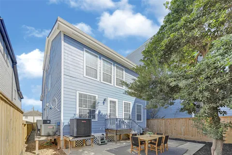 $687,000 | 1420 West 26th Street, Houston, TX 77008