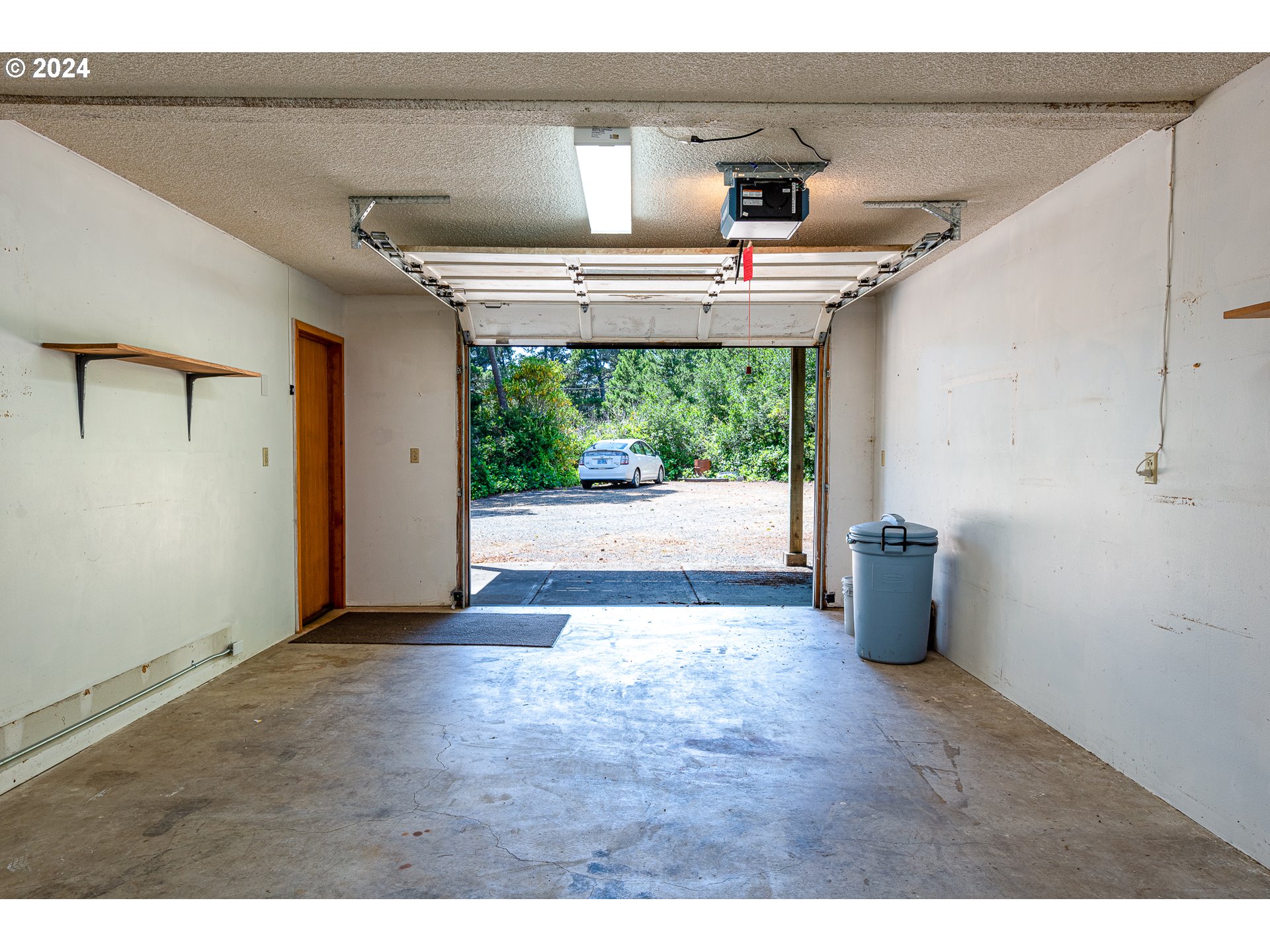 4801 Heceta Beach Road Florence, OR 97439 - Photo 36 of 39 Garage