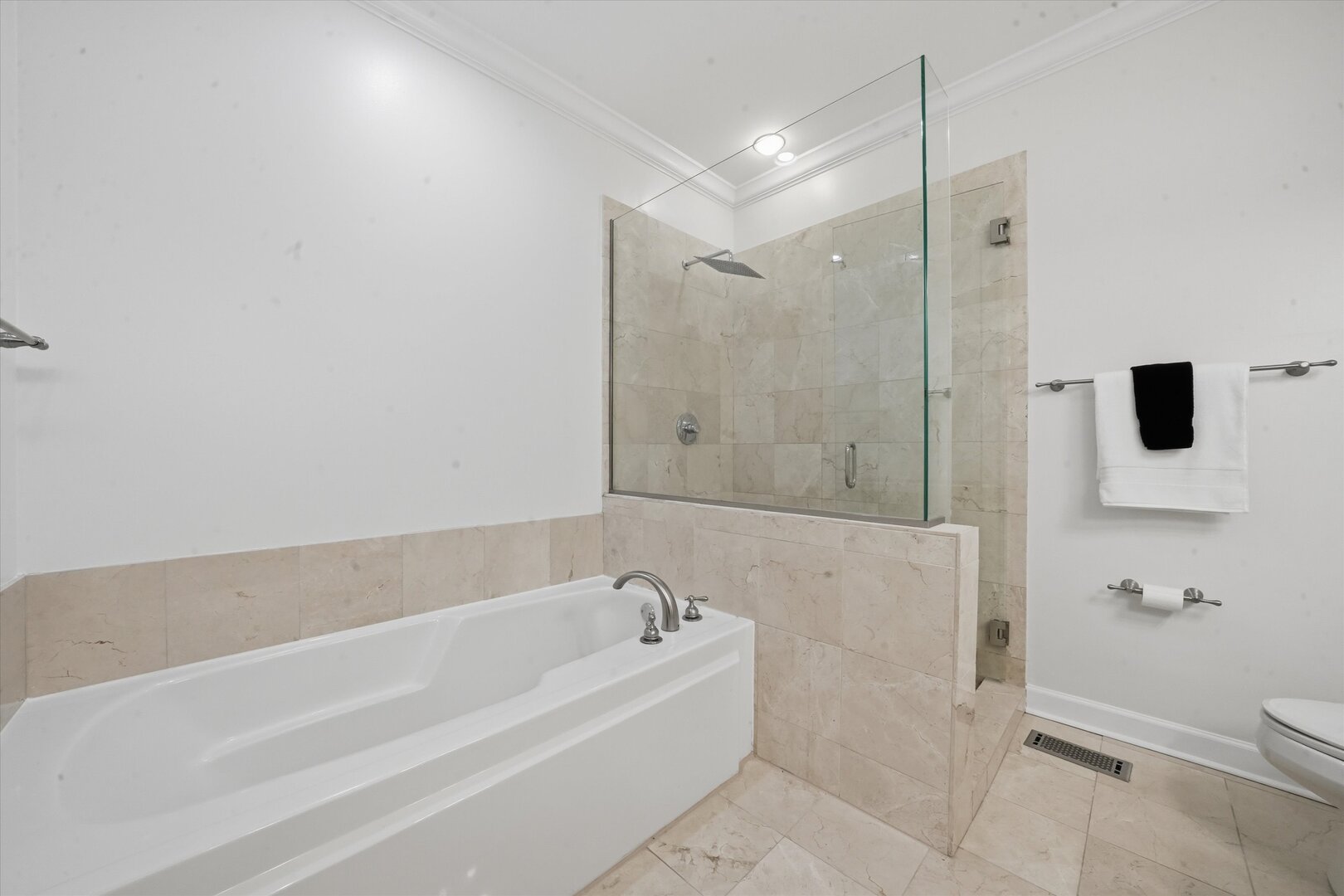 845 North May Street Chicago, IL 60642 - Photo 17 of 40