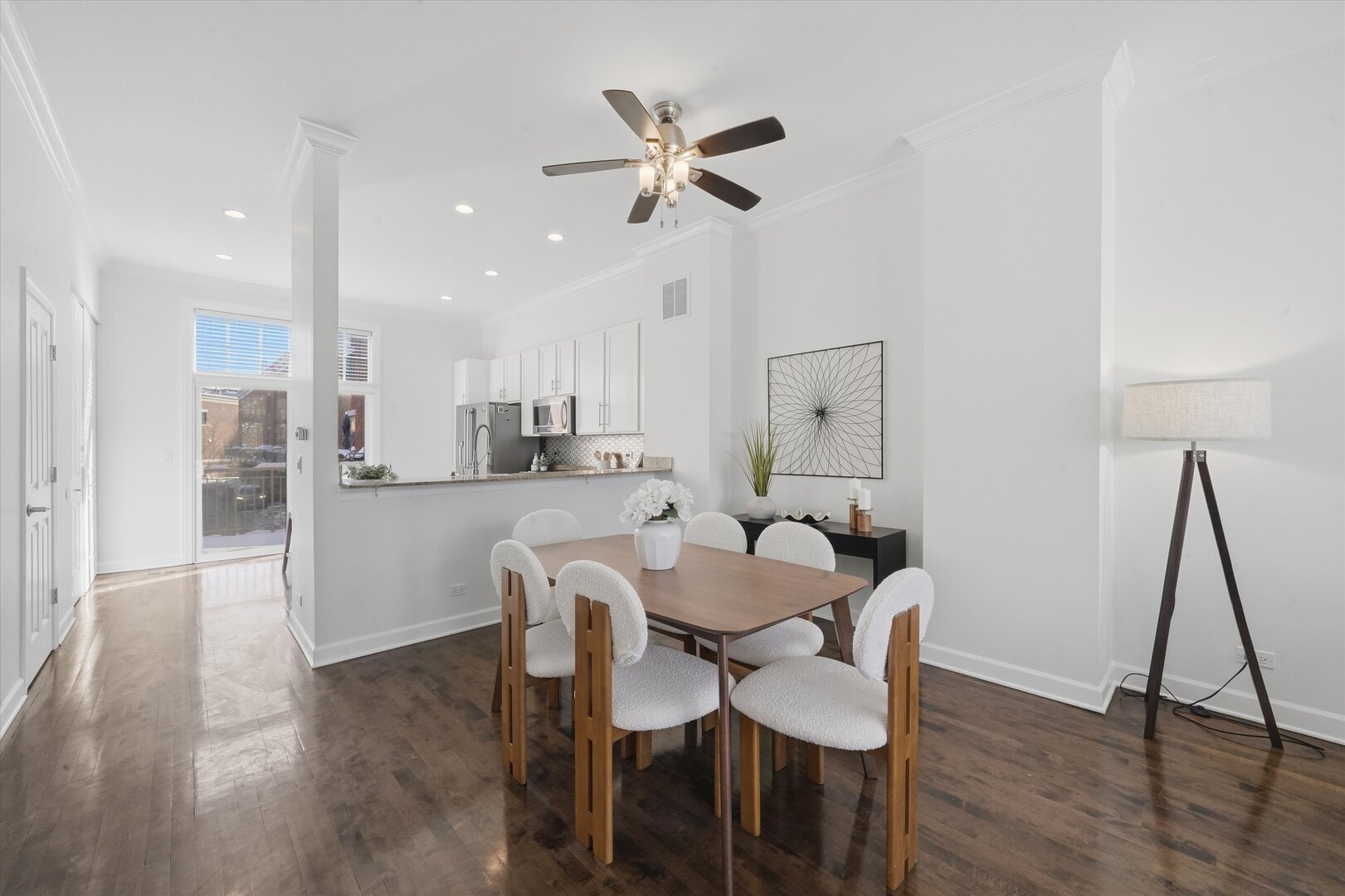 845 North May Street Chicago, IL 60642 - Photo 6 of 40