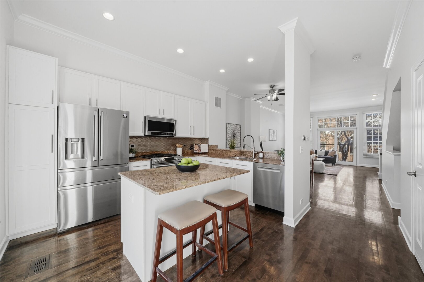 845 North May Street Chicago, IL 60642 - Photo 8 of 40