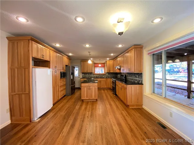 $625,000 | 209 Two N Two Lane, Camdenton, MO 65020