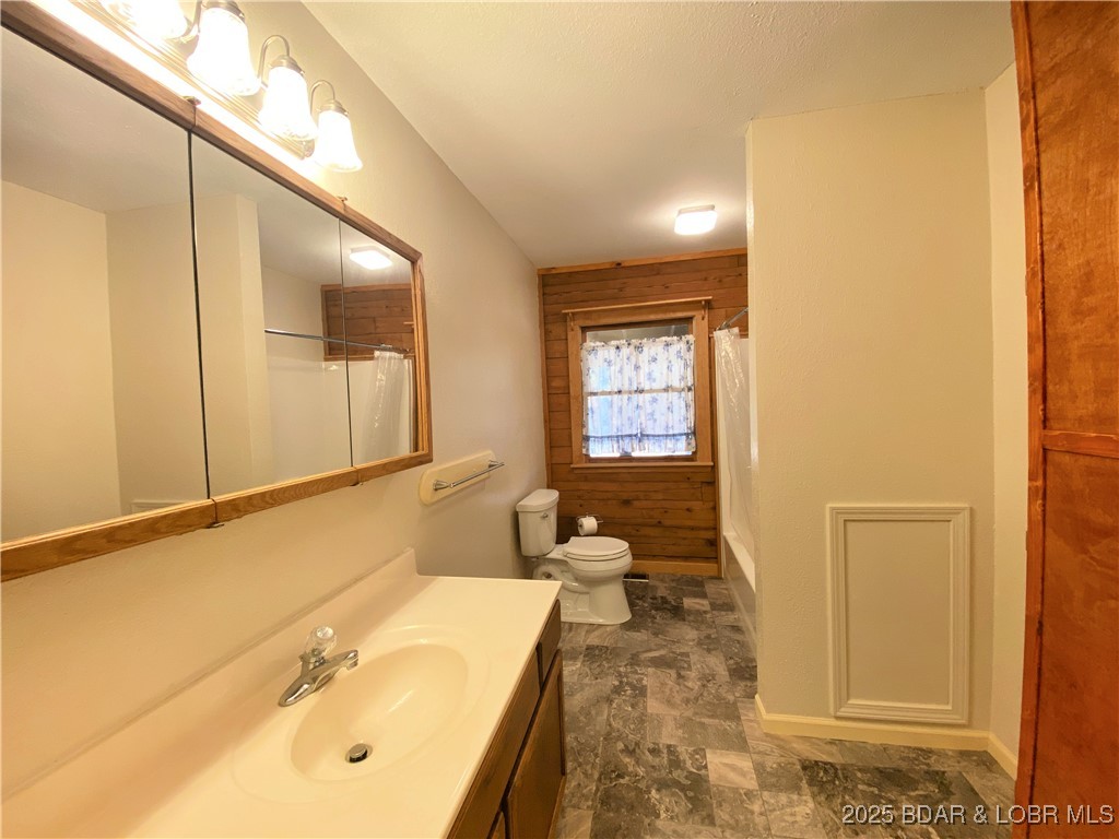 209 Two N Two Lane Camdenton, MO 65020 - Photo 28 of 66 main bathroom