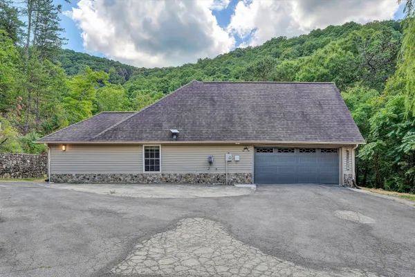 $465,000 | 3075 Creekside Drive, Salem, VA 24153