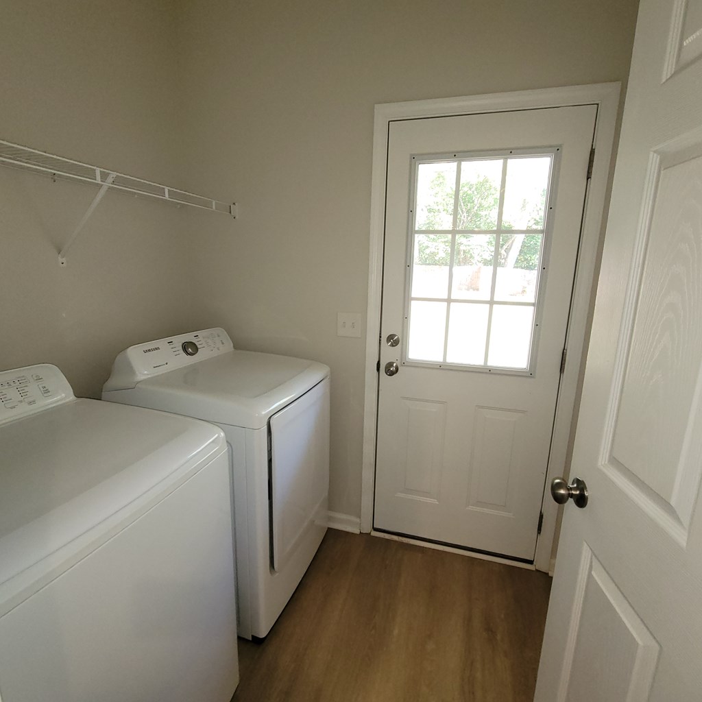 3604 4th Avenue Columbus, GA 31904 - Photo 17 of 19 a utility room with dryer and washer