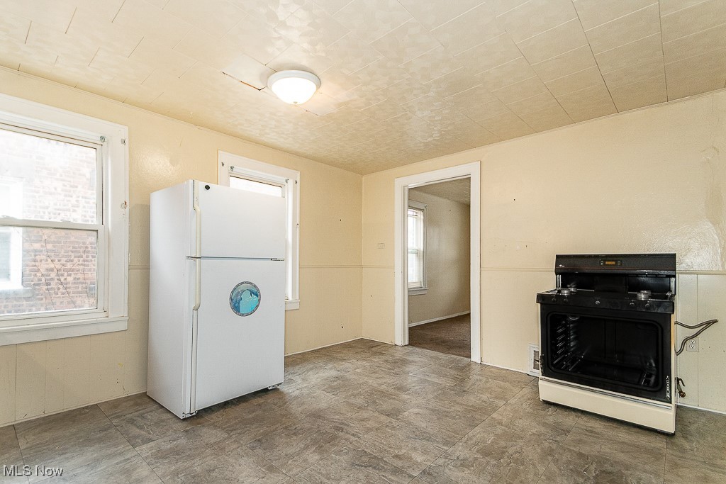864 Whitcomb Road Cleveland, OH 44110 - Photo 7 of 27