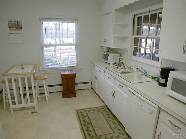 261 Gor An Farm Road Selma, NC 27576 - Photo 6 of 12 Kitchen