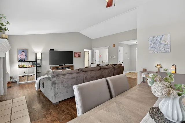 $345,000 | 1412 Bar Harbour Road, Aurora, IL 60504