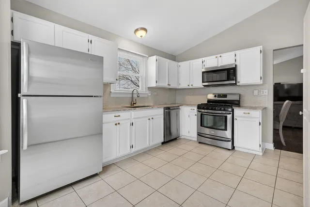 $345,000 | 1412 Bar Harbour Road, Aurora, IL 60504