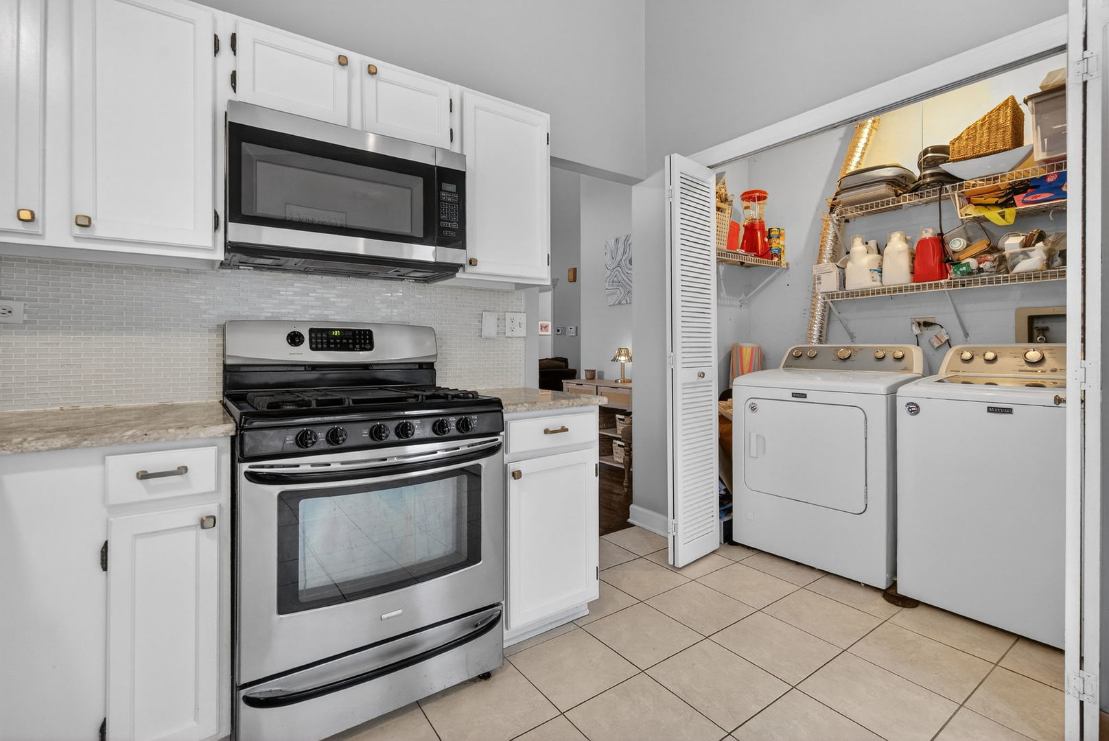 1412 Bar Harbour Road Aurora, IL 60504 - Photo 18 of 38 a view of a kitchen with washer and dryer