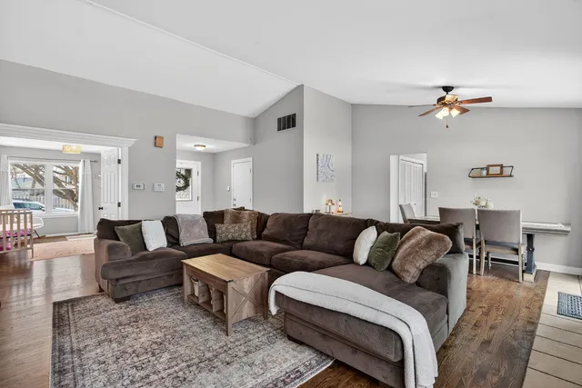 $345,000 | 1412 Bar Harbour Road, Aurora, IL 60504