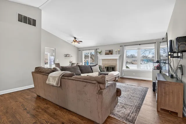 $345,000 | 1412 Bar Harbour Road, Aurora, IL 60504