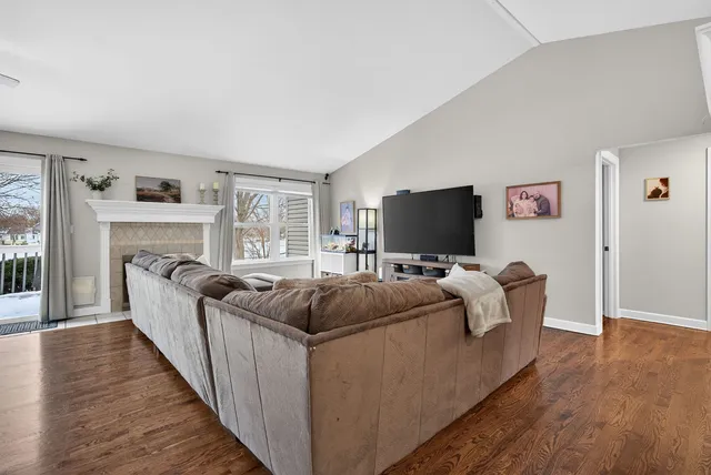 $345,000 | 1412 Bar Harbour Road, Aurora, IL 60504