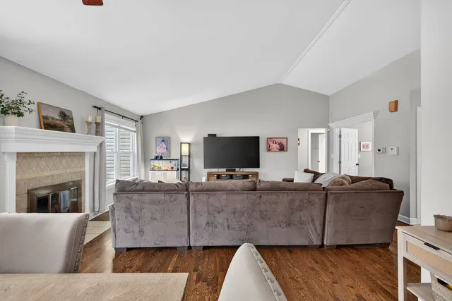 $345,000 | 1412 Bar Harbour Road, Aurora, IL 60504