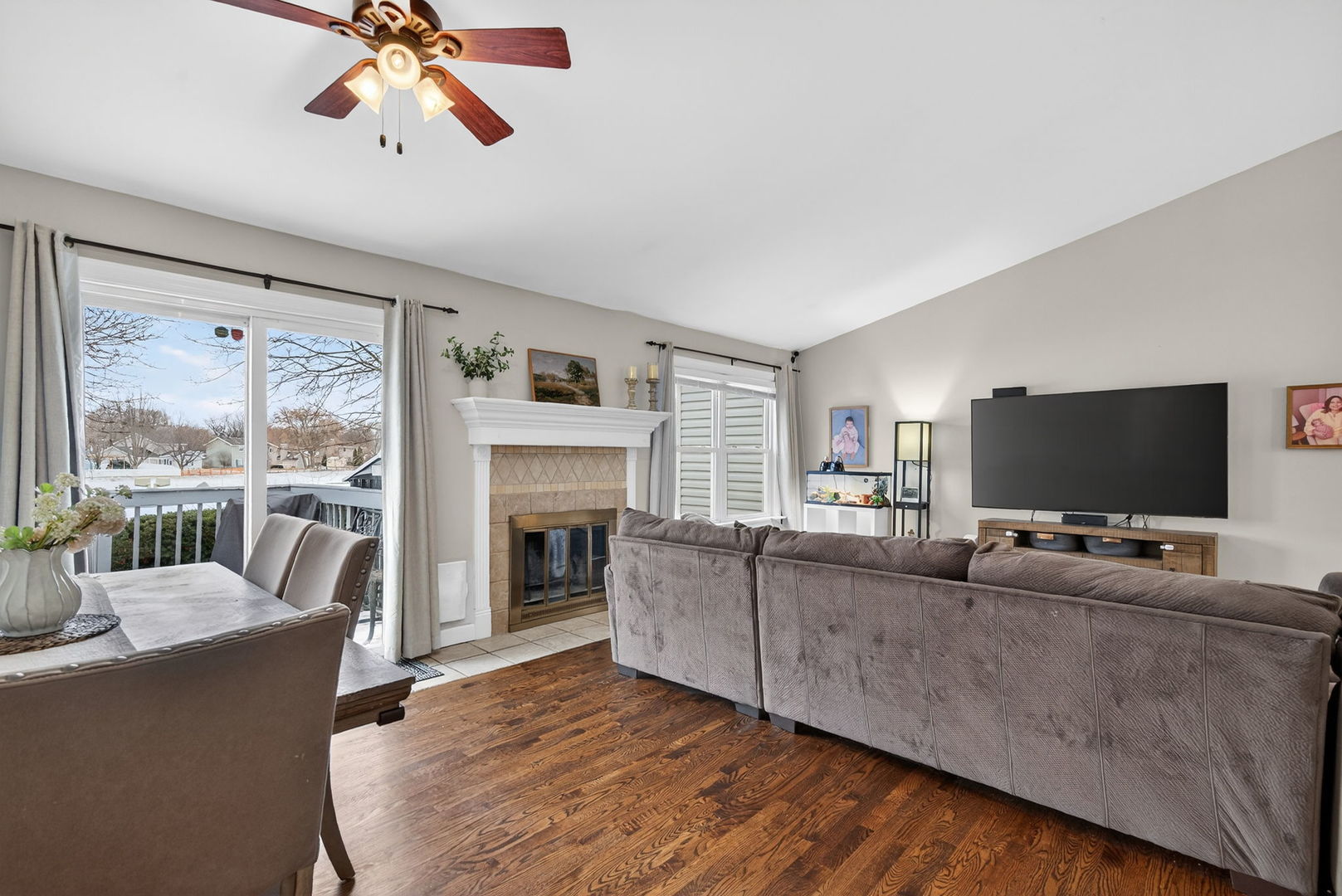 1412 Bar Harbour Road Aurora, IL 60504 - Photo 10 of 38 a living room with furniture and a flat screen tv