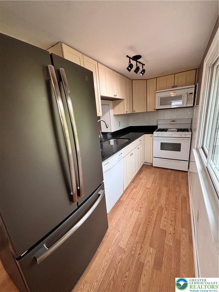 414 South 6th Street Emmaus, PA 18049 - Photo 10 of 29