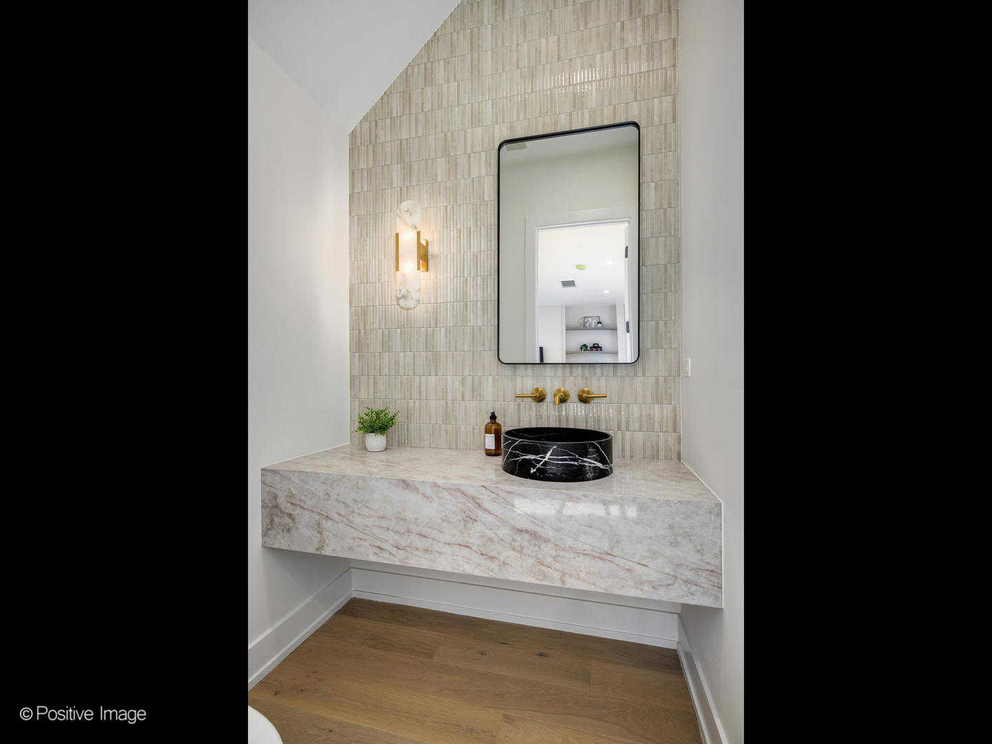 1412 North Elk Grove Avenue, Unit F Chicago, IL 60622 - Photo 12 of 23 a view of a living room