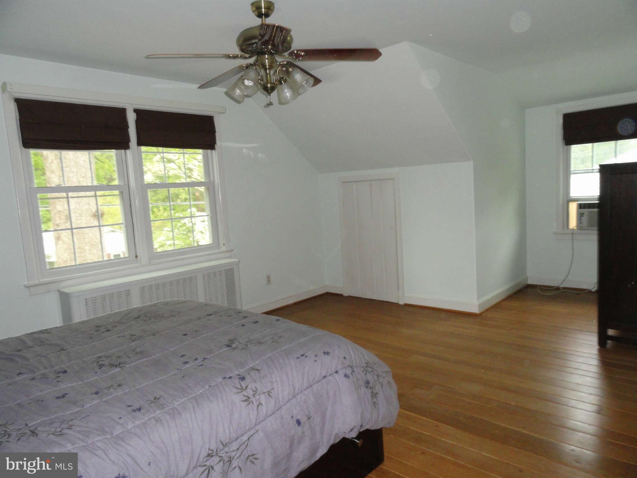 3815 Decatur Avenue Kensington, MD 20895 - Photo 15 of 29 Upper level Bedroom 1