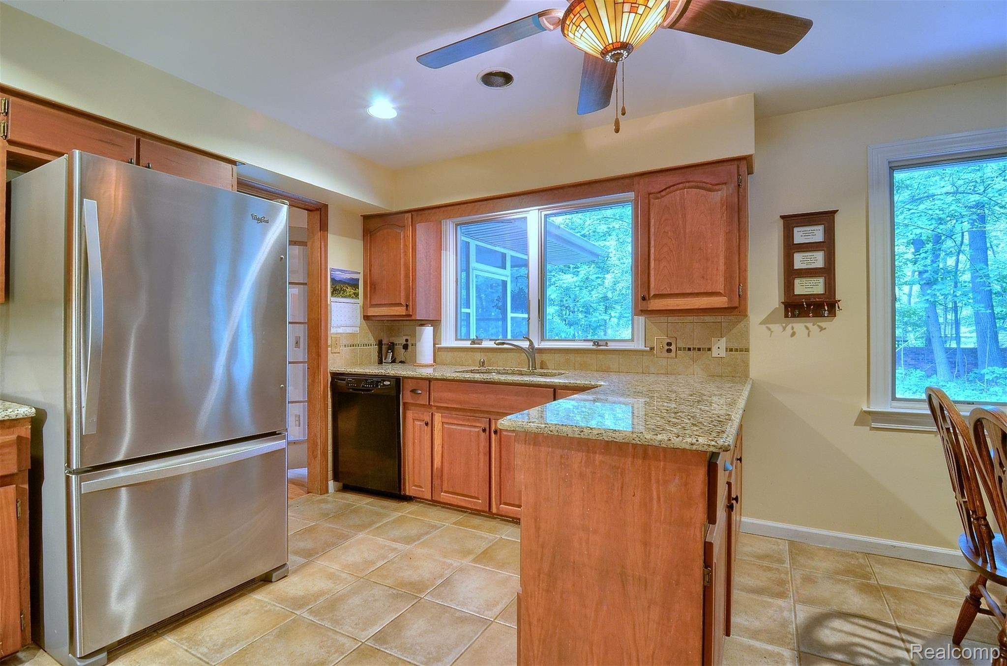 205 Wimberly Drive Rochester, MI 48306 - Photo 10 of 30 205 Wimberly Kitchen_3rd_View.jpg